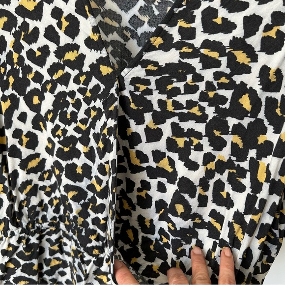 Banana Republic Leopard Print Puffed Sleeve Peplum Top Size Medium GUC - Picture 8 of 9